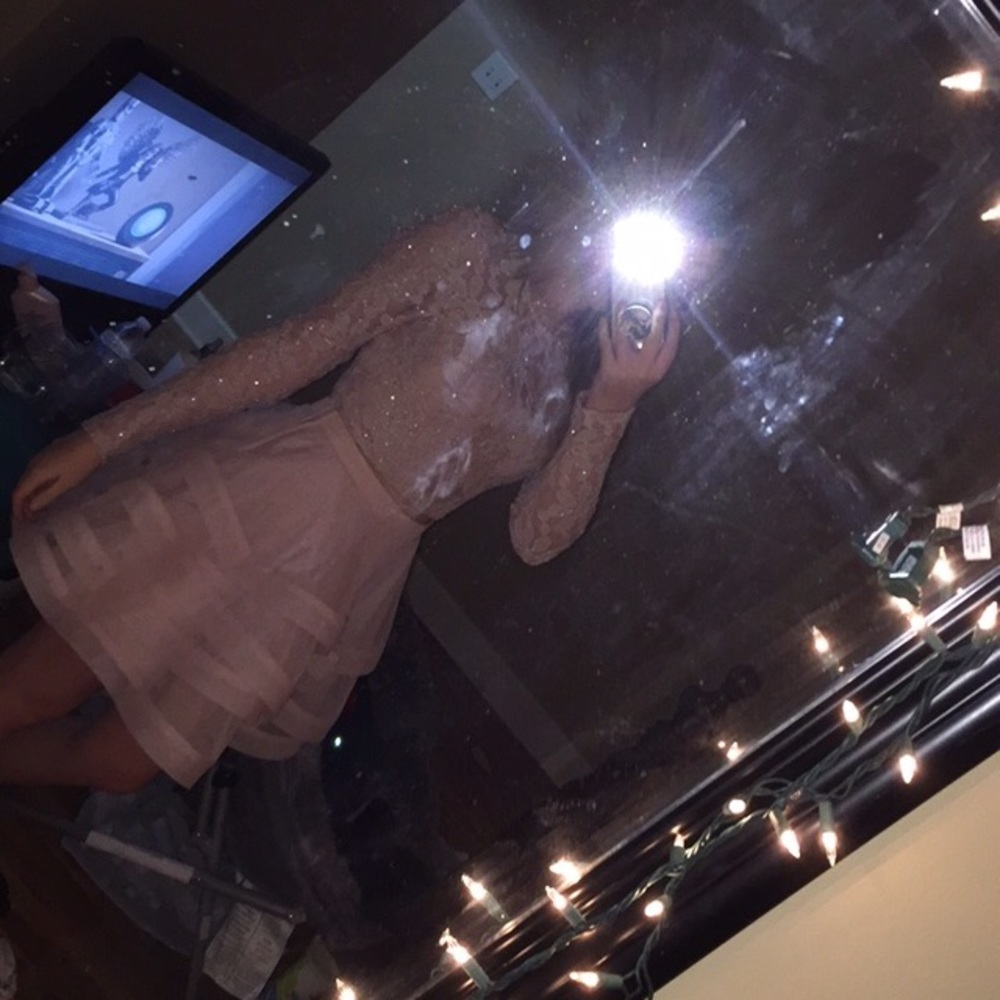 cute dress!